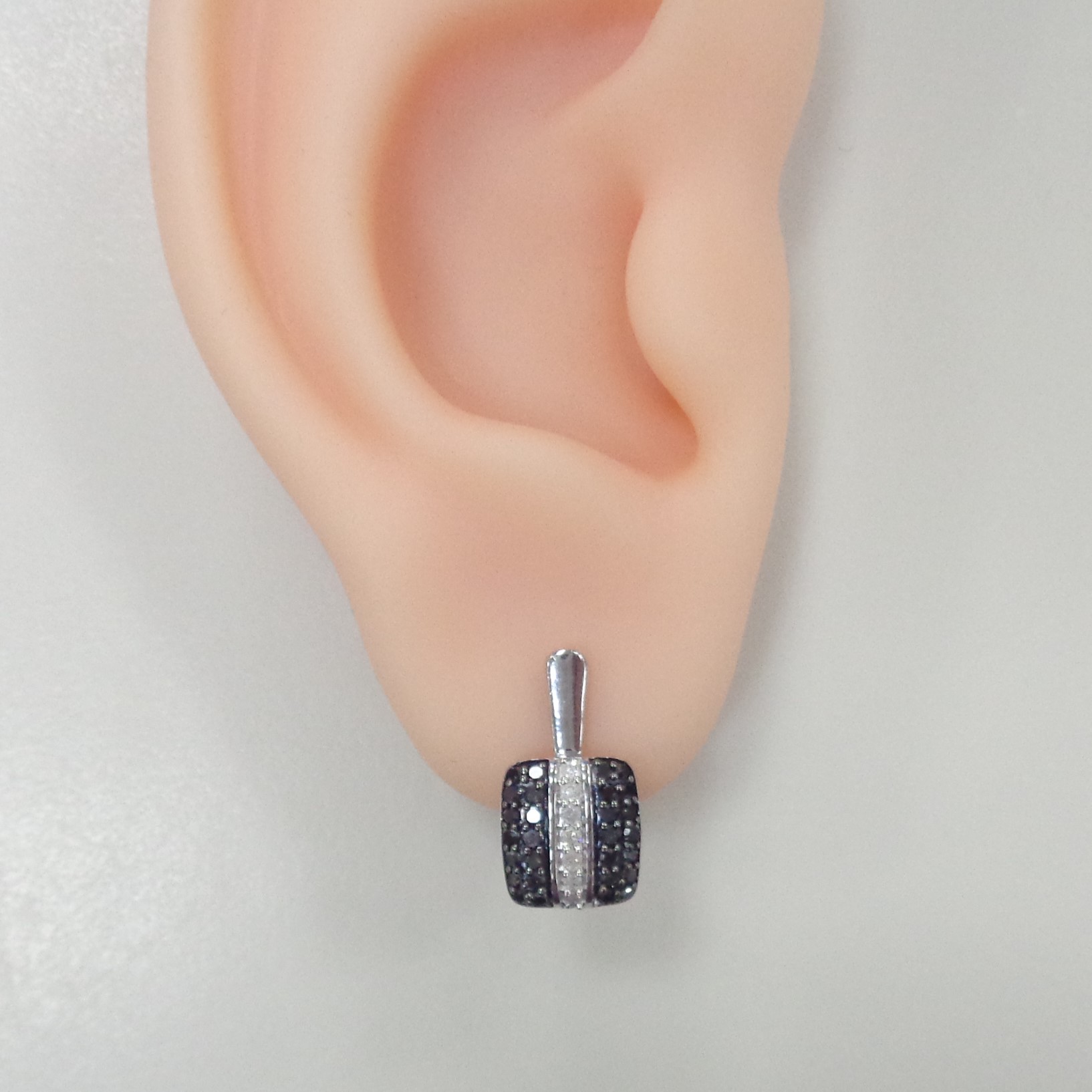 Серебряные серьги с бриллиантов